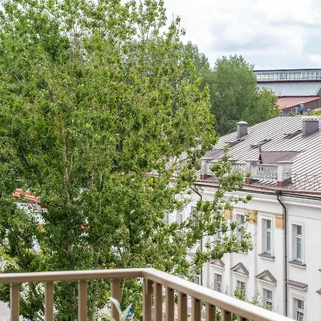 Floor, Spacious W-balcony, Ac & Free Parking I Cohost
