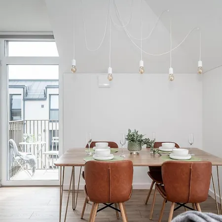 Floor, Spacious W-balcony & Garage I Cohost Lägenhet *