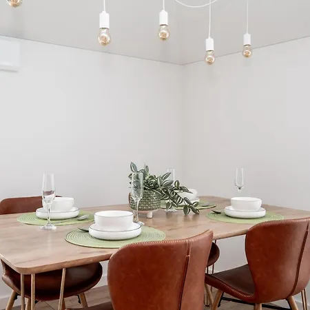 Lägenhet Floor, Spacious W-balcony & Garage I Cohost *