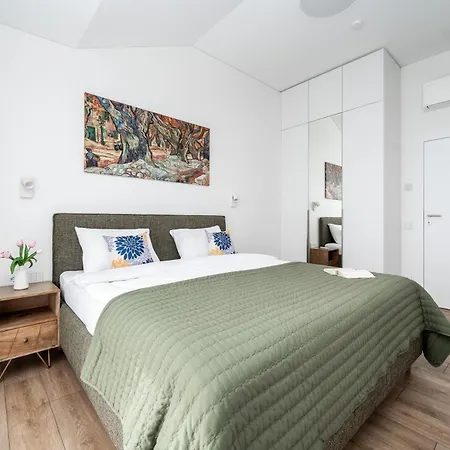 Lägenhet Floor, Spacious W-balcony & Garage I Cohost *