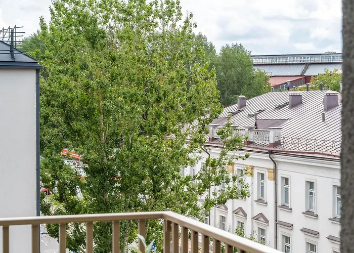 Floor, Spacious W-balcony & Garage I Cohost