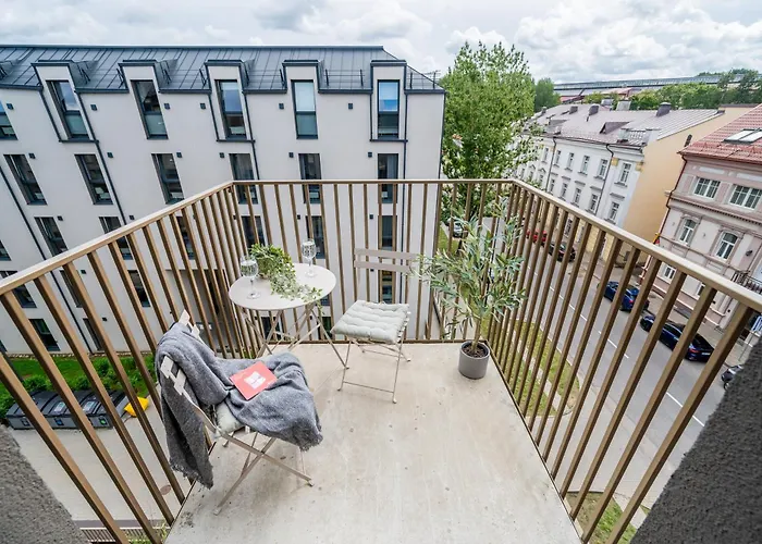 Floor, Spacious W-balcony & Garage I Cohost 아파트