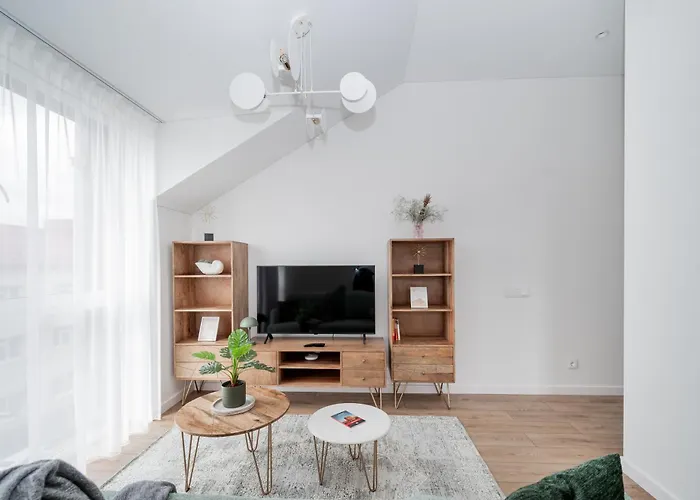 Floor, Spacious W-balcony & Garage I Cohost 아파트