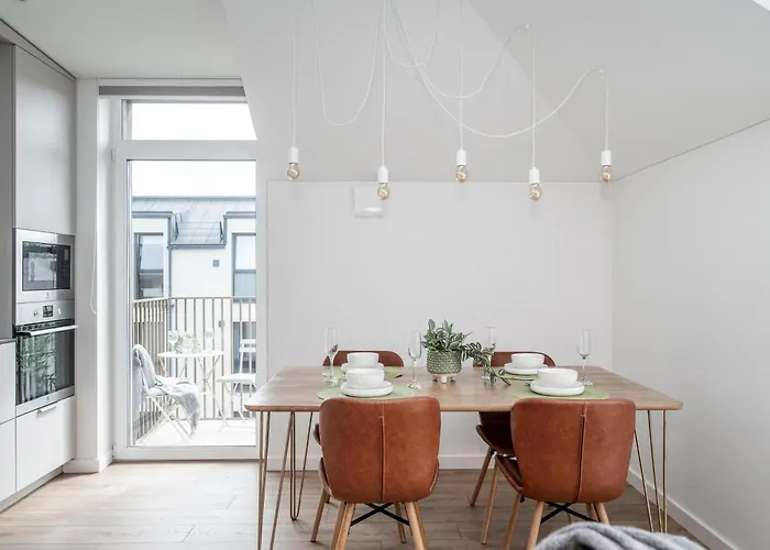 Floor, Spacious W-balcony & Garage I Cohost 아파트 *