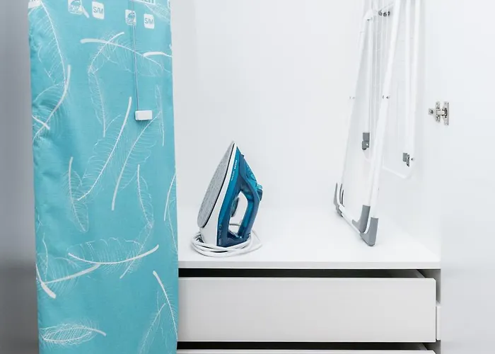 Floor, Spacious W-balcony & Garage I Cohost 아파트