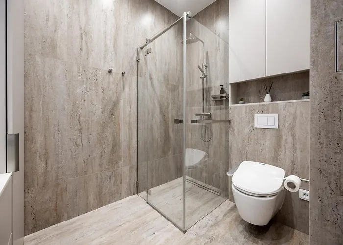 Floor, Spacious W-balcony & Garage I Cohost