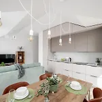 Butas Floor, Spacious W-balcony & Free Parking I Cohost *