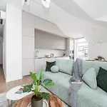 Floor, Spacious W-balcony & Free Parking I Cohost