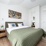 Butas Floor, Spacious W-balcony & Free Parking I Cohost *