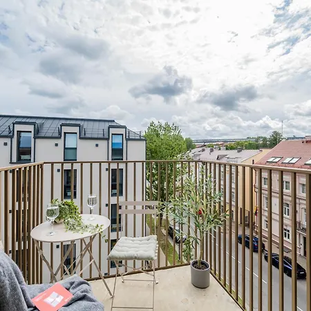Floor, Spacious W-balcony & Free Parking I Cohost Butas