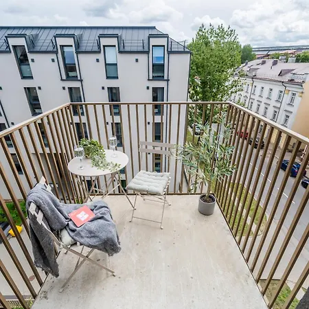 Floor, Spacious W-balcony & Free Parking I Cohost Butas