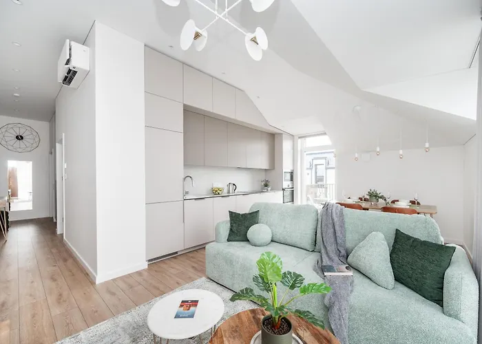 公寓 Floor, Spacious W-balcony & Free Parking I Cohost *