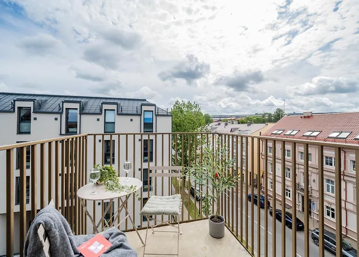 Floor, Spacious W-balcony & Free Parking I Cohost Appartamento