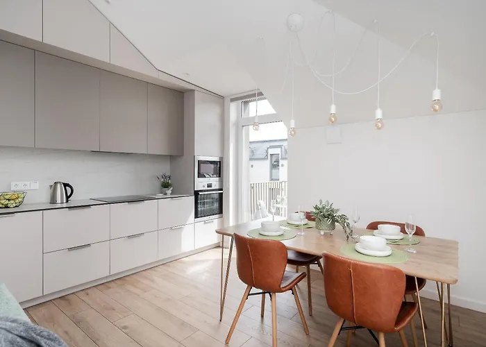 Appartamento Floor, Spacious W-balcony & Free Parking I Cohost *